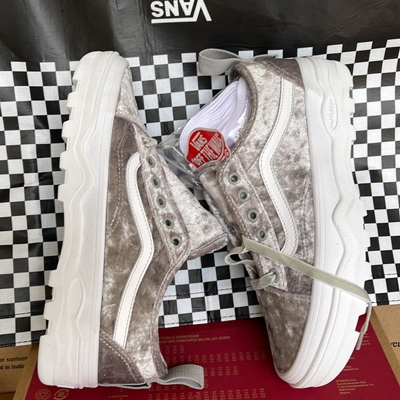 Vans Sentry Old Skool Crushed Velvet Silver/True White WMNS sneakers - Picture 12 of 16